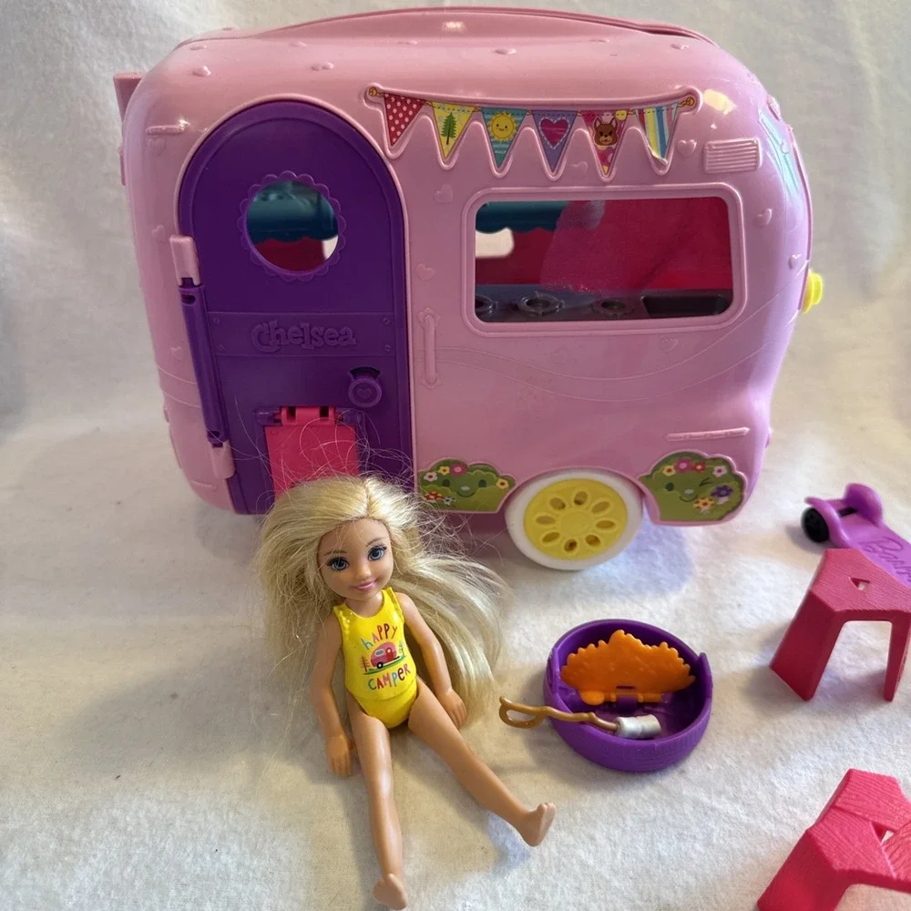 Chelsea Pink Camper/RV Vehicle Playset Opens Bunk Beds Kitchen 6in Doll Bundle